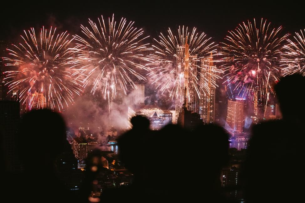 Fireworks in the sky AI-generated content may be incorrect.